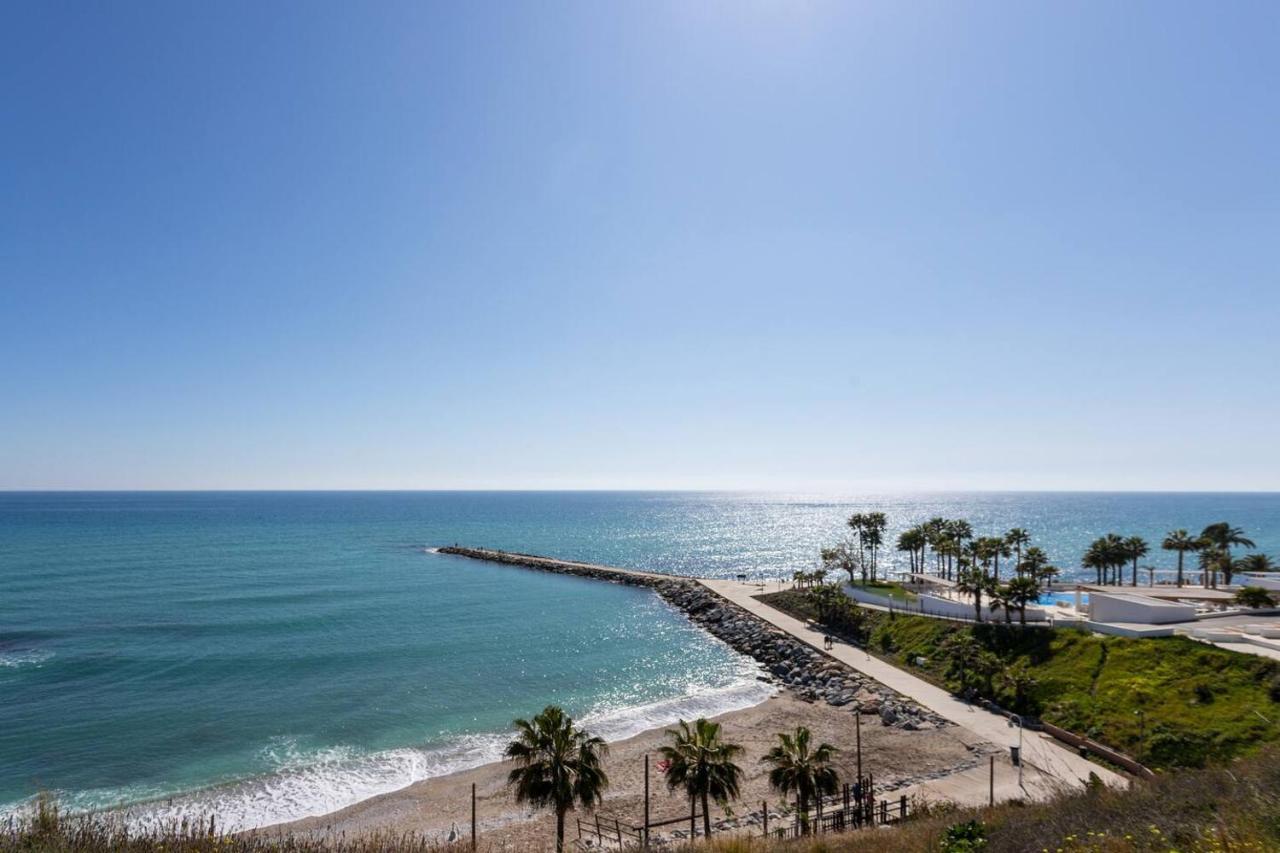 Spacious Beachfront Flat With Sea Views And Private Indoor Parking Benalmádena Buitenkant foto