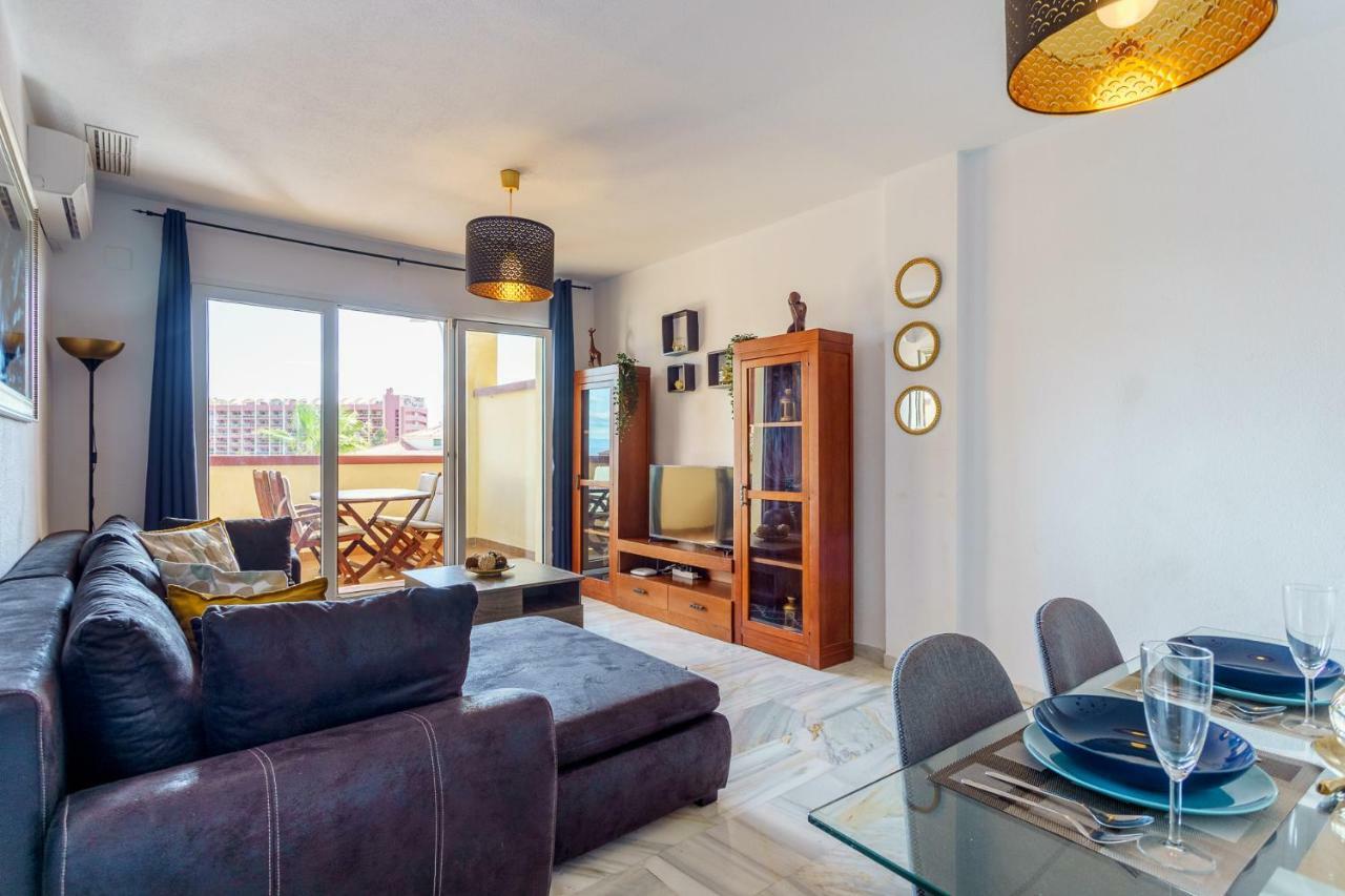 Spacious Beachfront Flat With Sea Views And Private Indoor Parking Benalmádena Buitenkant foto