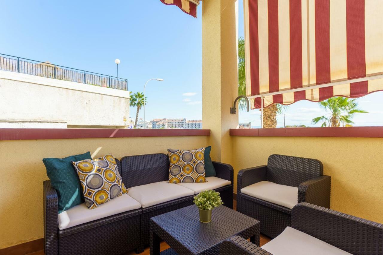 Spacious Beachfront Flat With Sea Views And Private Indoor Parking Benalmádena Buitenkant foto