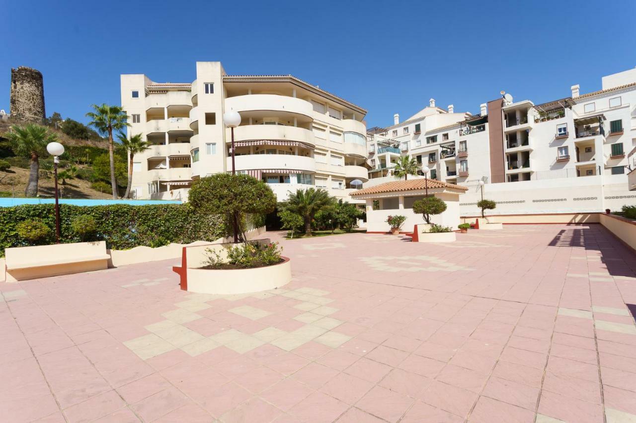 Spacious Beachfront Flat With Sea Views And Private Indoor Parking Benalmádena Buitenkant foto