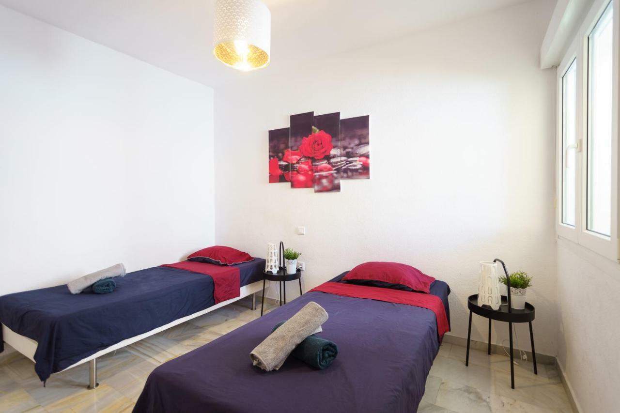 Spacious Beachfront Flat With Sea Views And Private Indoor Parking Benalmádena Buitenkant foto
