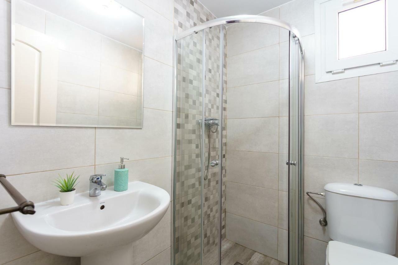 Spacious Beachfront Flat With Sea Views And Private Indoor Parking Benalmádena Buitenkant foto