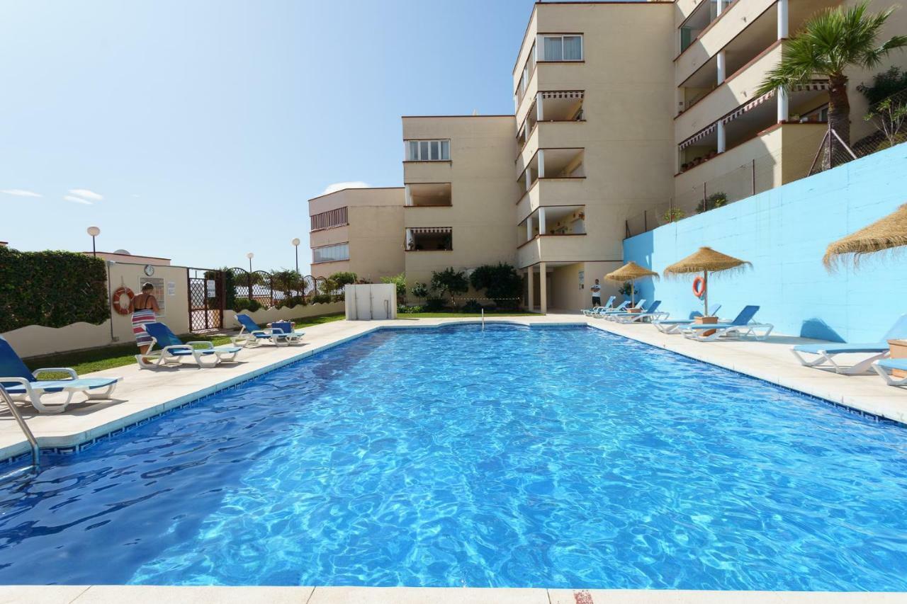 Spacious Beachfront Flat With Sea Views And Private Indoor Parking Benalmádena Buitenkant foto