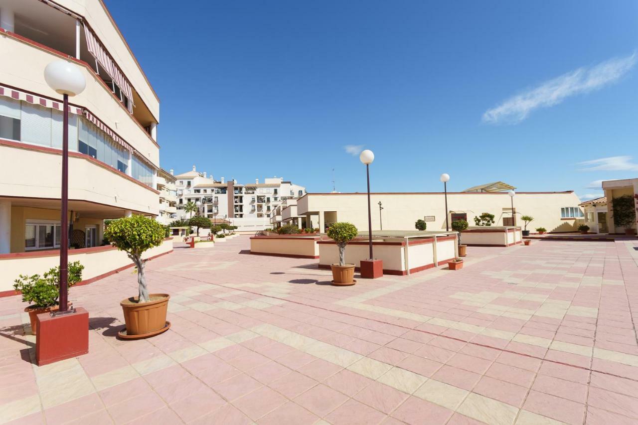 Spacious Beachfront Flat With Sea Views And Private Indoor Parking Benalmádena Buitenkant foto