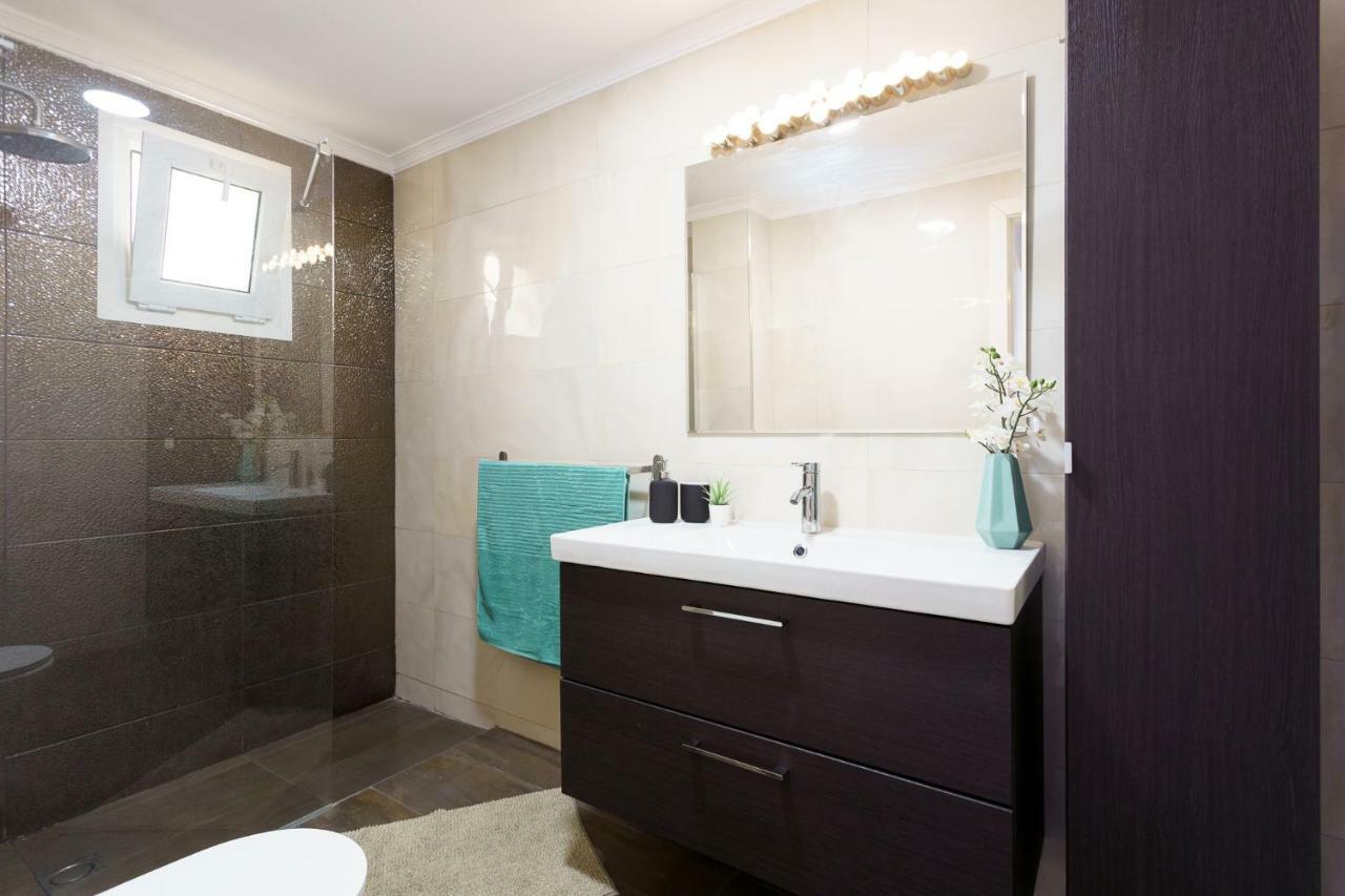 Spacious Beachfront Flat With Sea Views And Private Indoor Parking Benalmádena Buitenkant foto