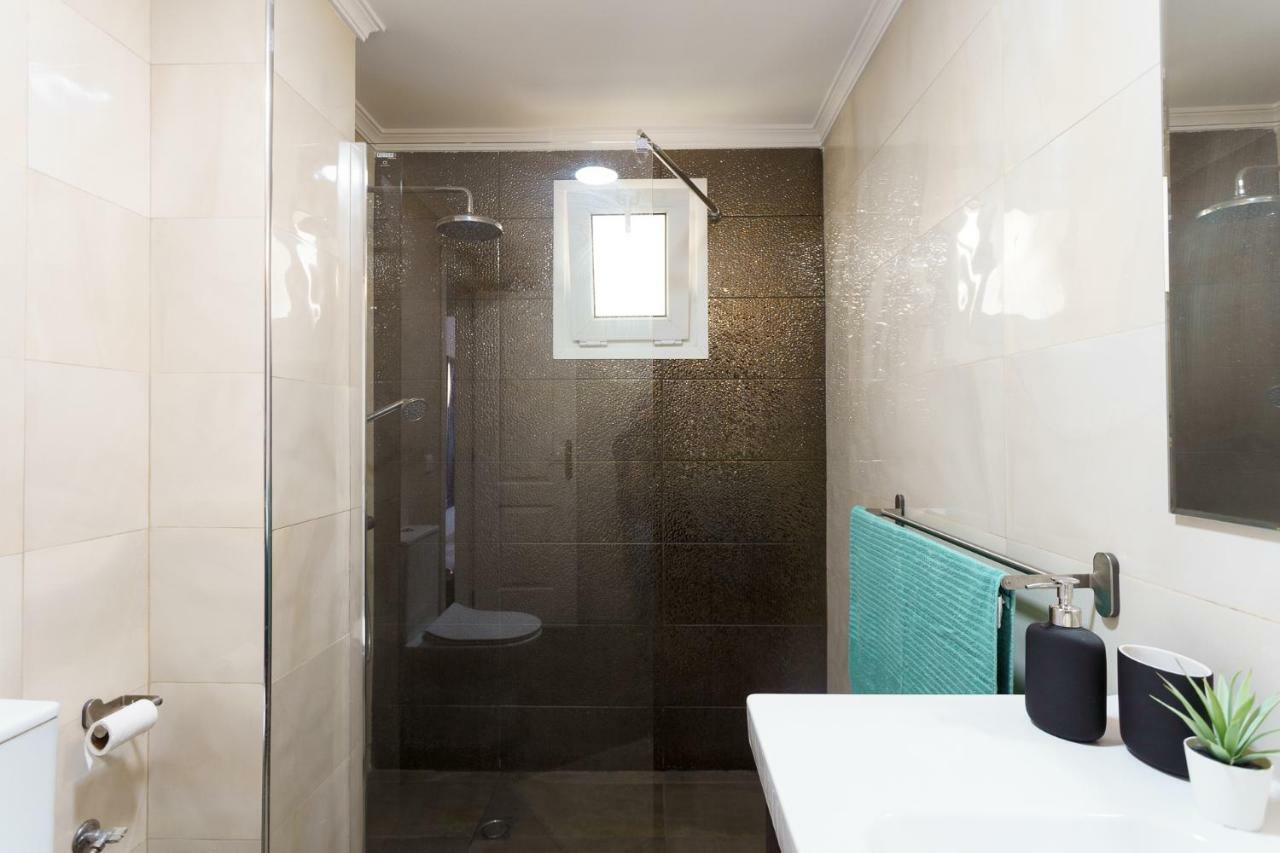 Spacious Beachfront Flat With Sea Views And Private Indoor Parking Benalmádena Buitenkant foto