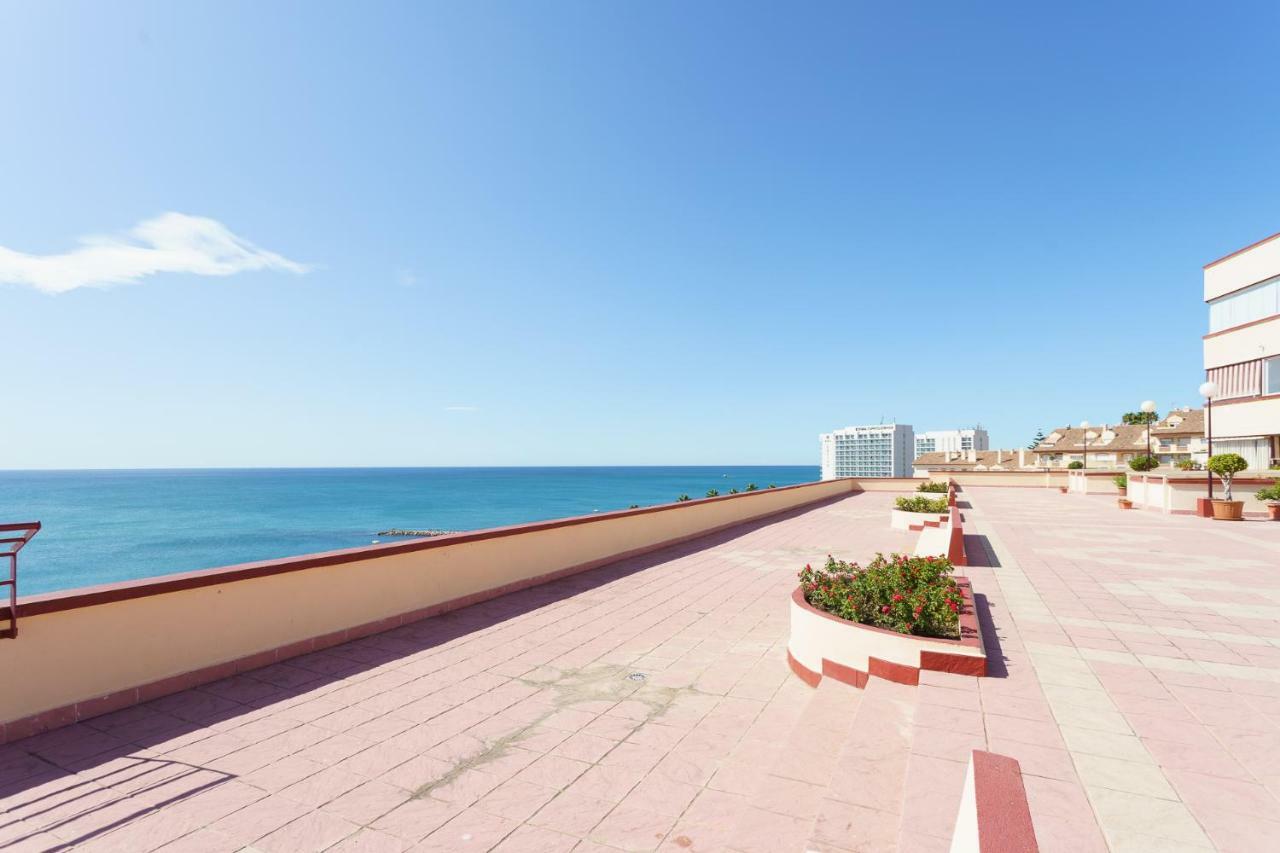 Spacious Beachfront Flat With Sea Views And Private Indoor Parking Benalmádena Buitenkant foto