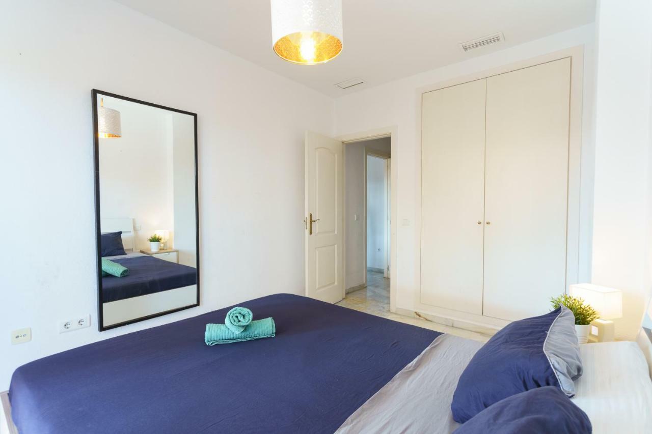 Spacious Beachfront Flat With Sea Views And Private Indoor Parking Benalmádena Buitenkant foto