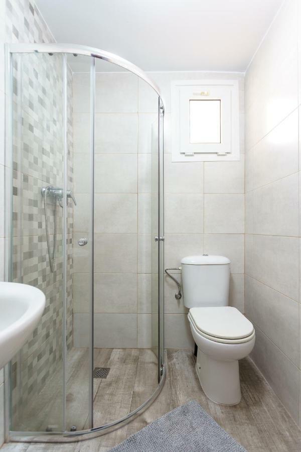 Spacious Beachfront Flat With Sea Views And Private Indoor Parking Benalmádena Buitenkant foto
