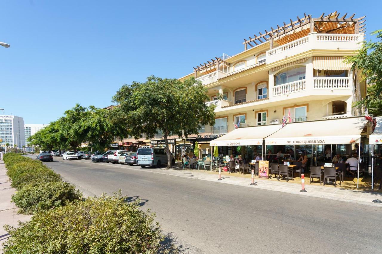 Spacious Beachfront Flat With Sea Views And Private Indoor Parking Benalmádena Buitenkant foto