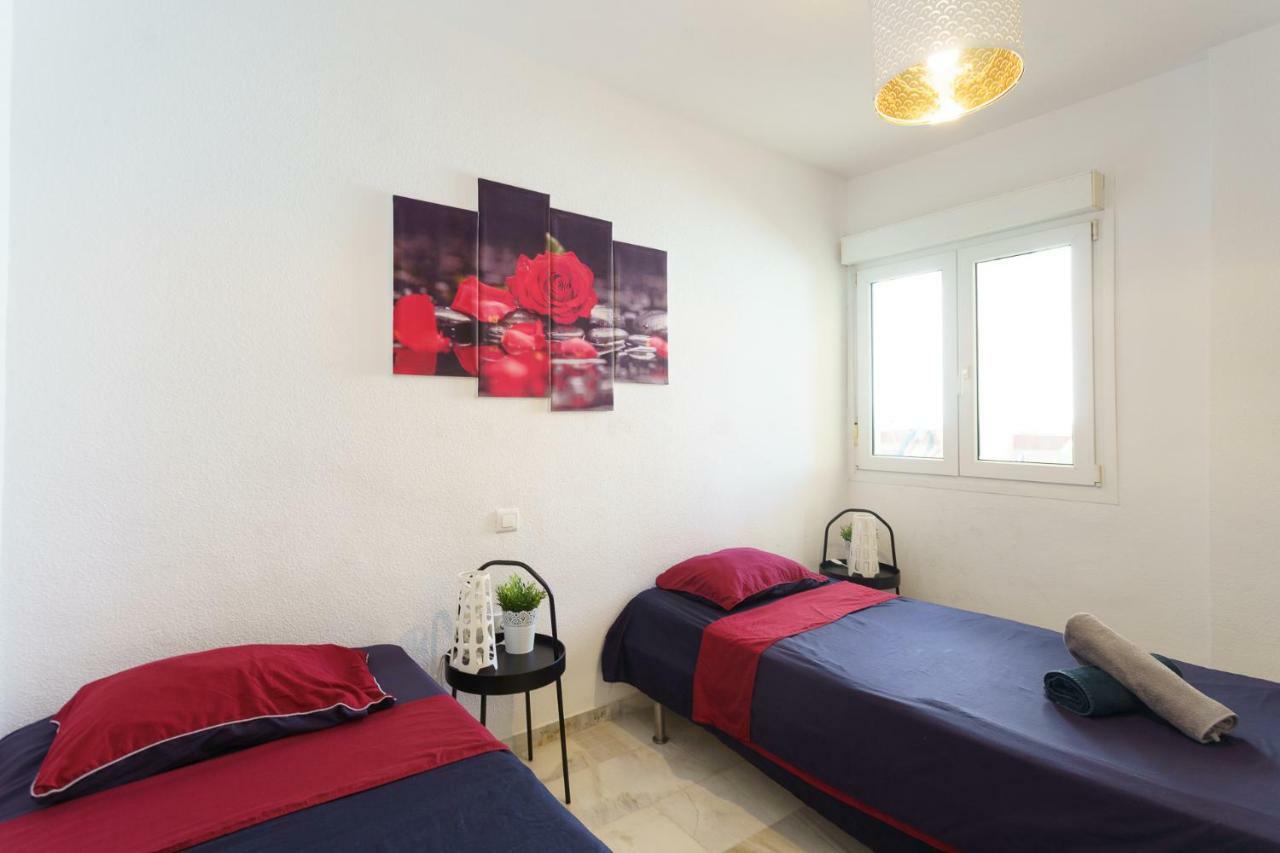 Spacious Beachfront Flat With Sea Views And Private Indoor Parking Benalmádena Buitenkant foto